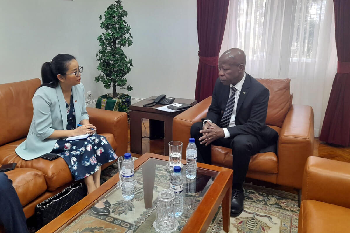 Pormenores Da Visita De Cortesia Da Embaixadora Da República Socialista Do Vietname Ao Tribunal Supremo